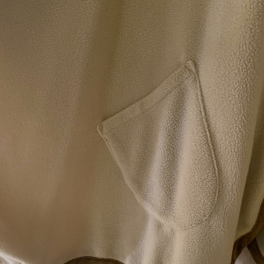 Fleece Cape - Picture 3 of 4
